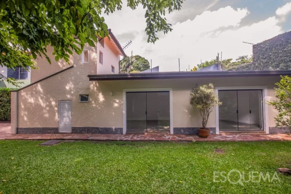 Casa para locação no Jardim Europa com amplo terreno