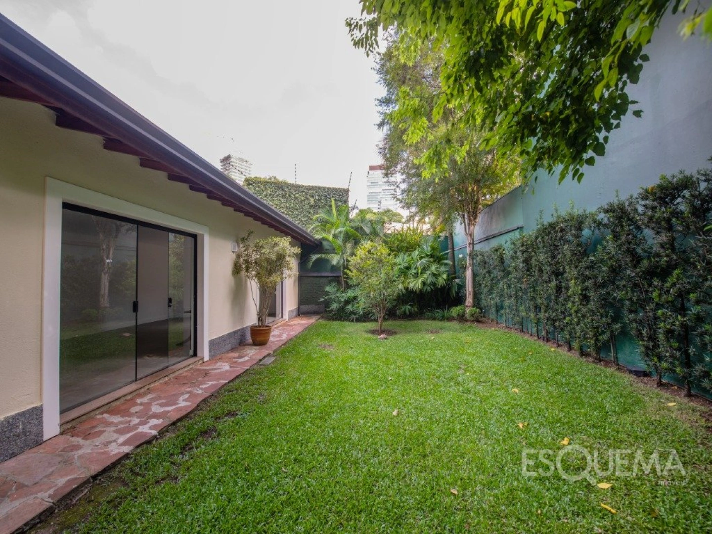 Casa para locação no Jardim Europa com amplo terreno - Imagem 2