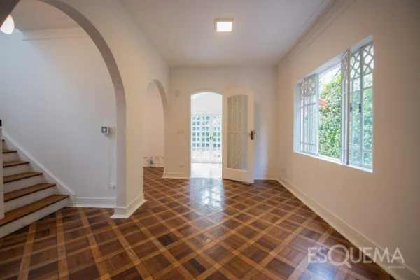 Casa para locação no Jardim Europa com amplo terreno
