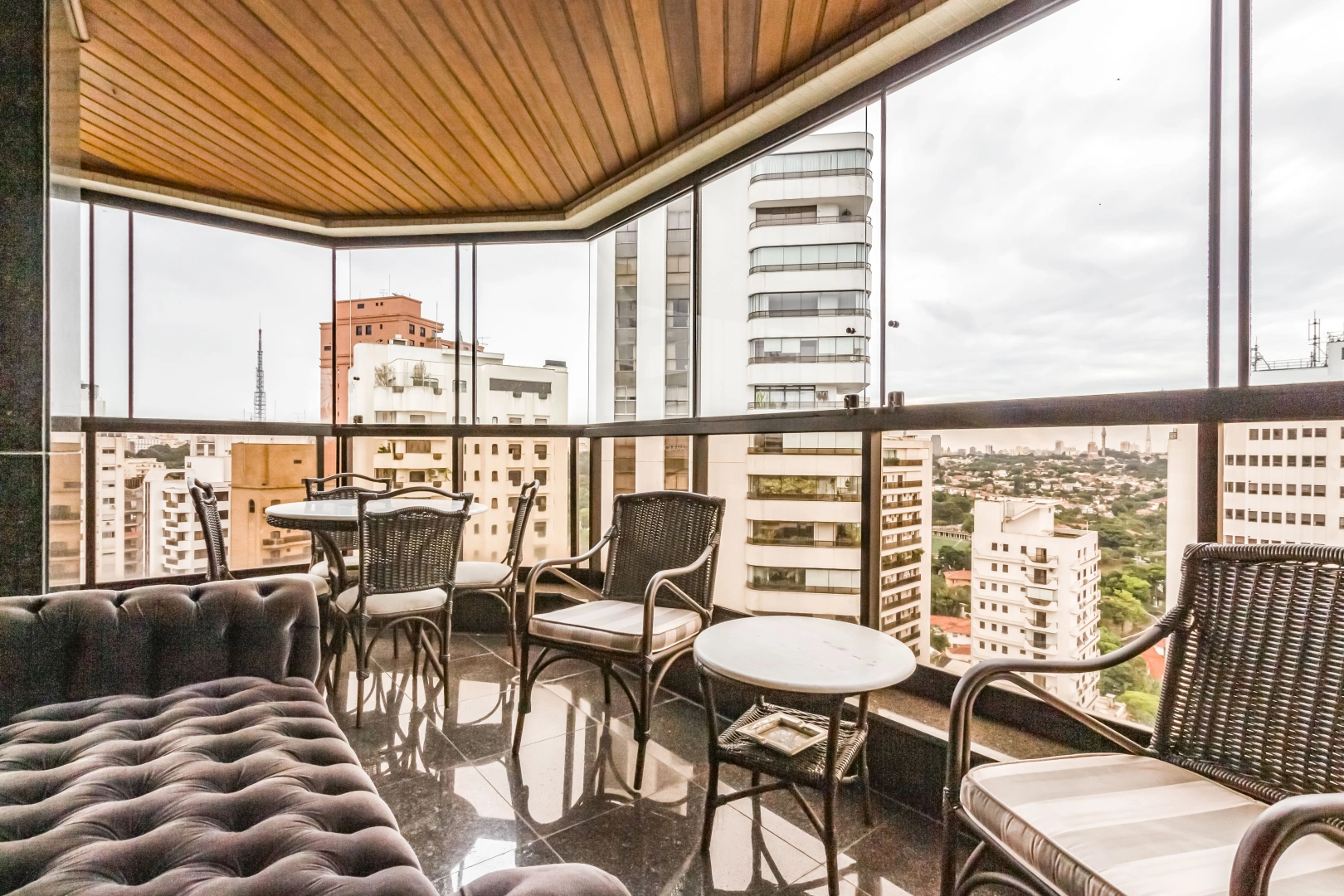 Apartamento próximo à Praça Vilaboim - Imagem 1