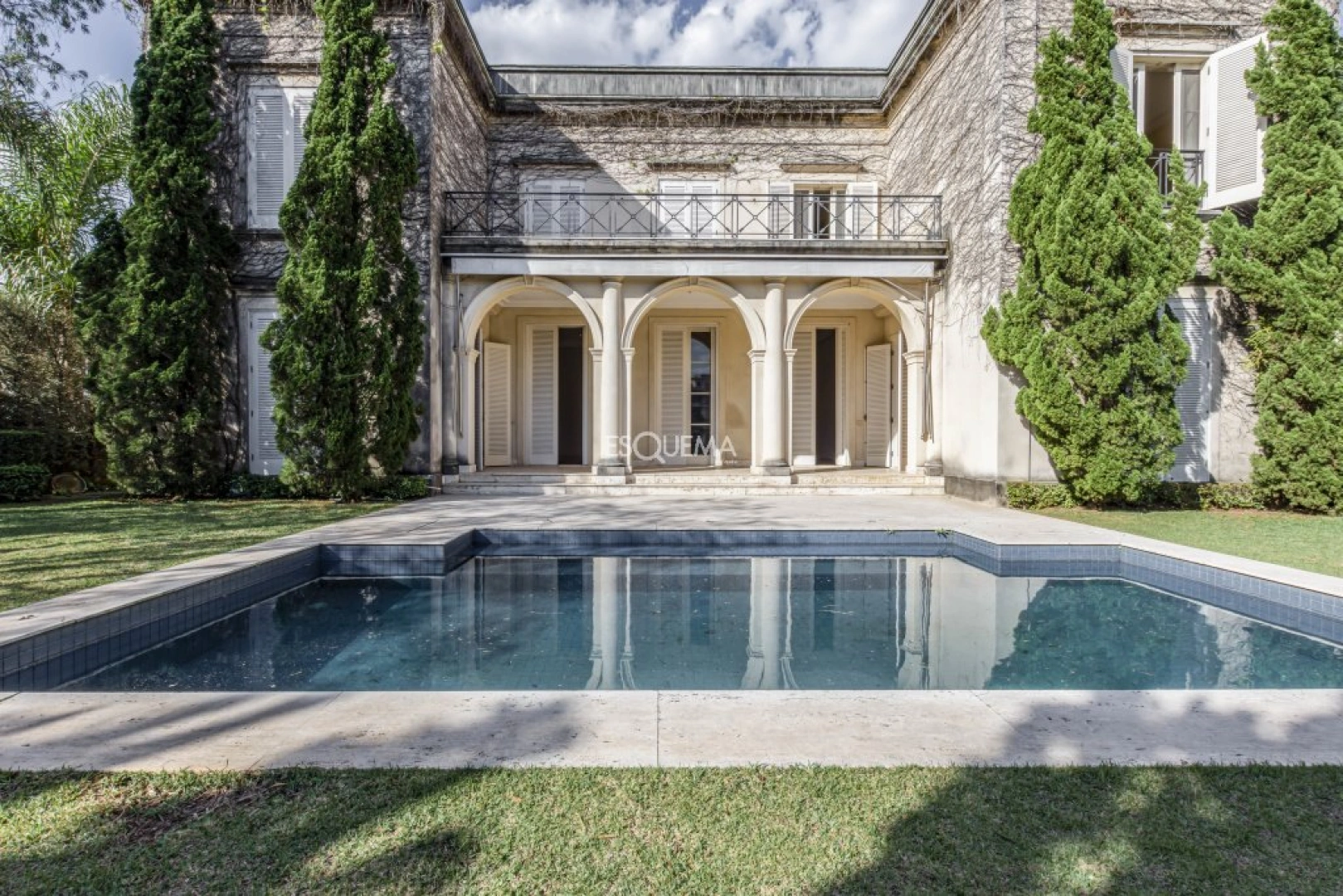 Casa com piscina em rua fechada - Imagem 13