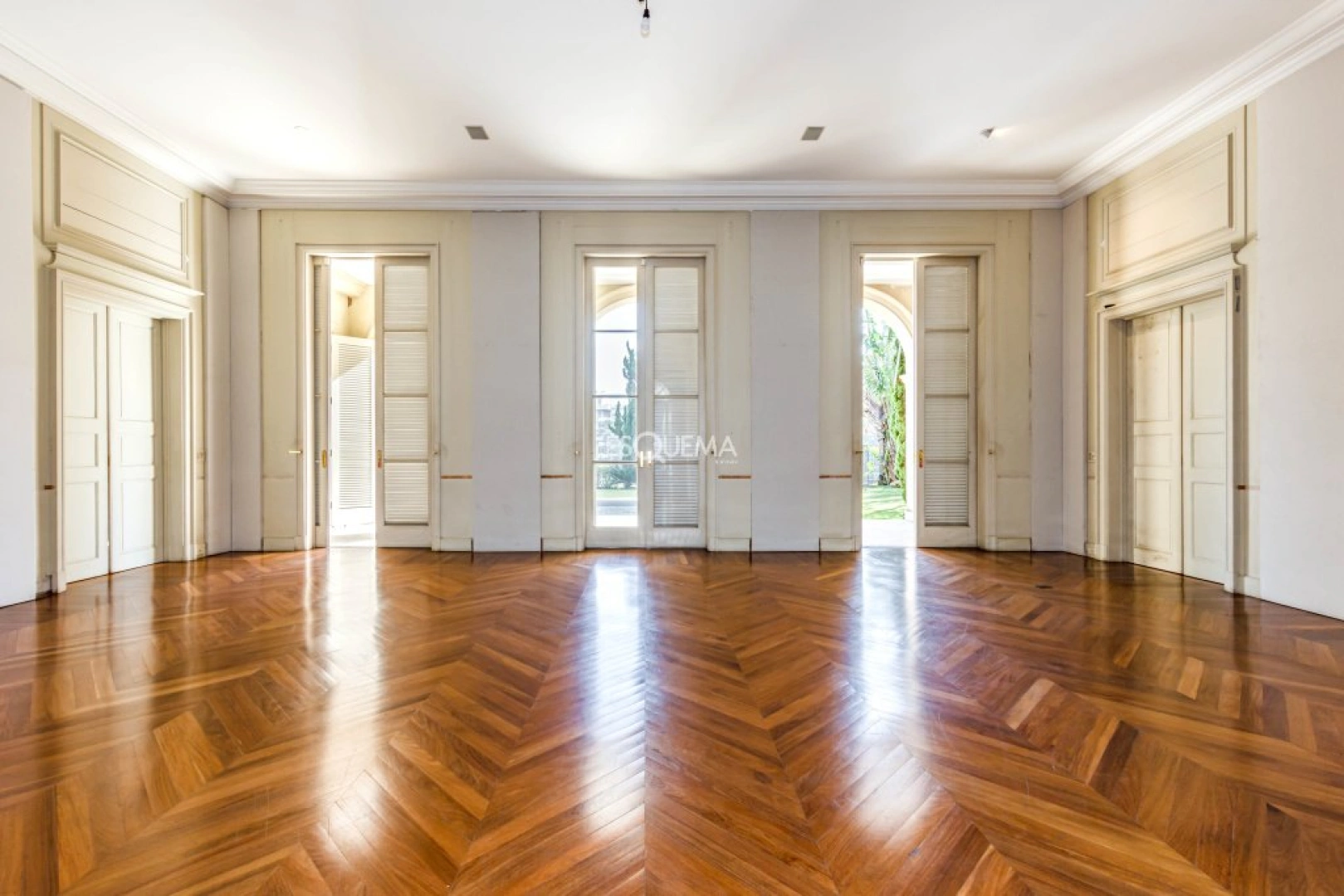 Casa com piscina em rua fechada - Imagem 4