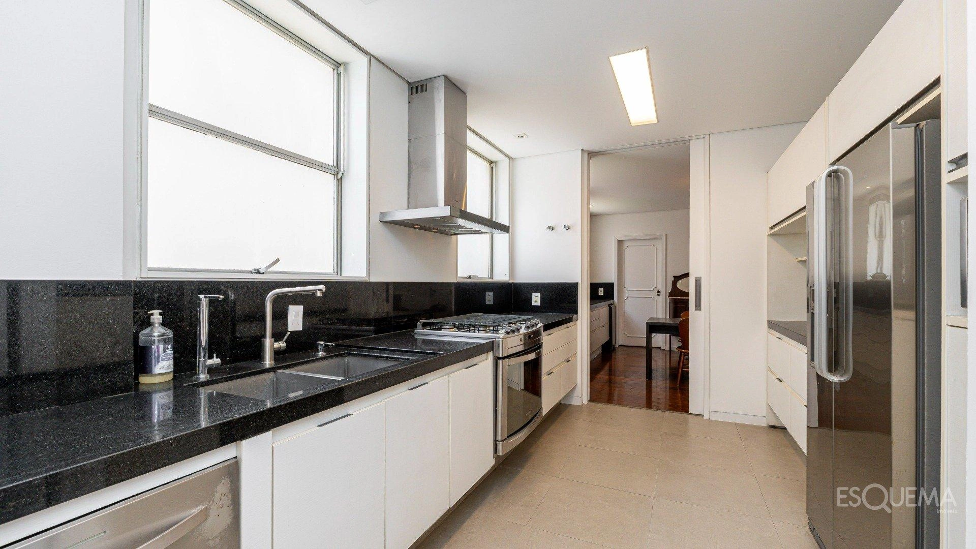 Apartamento reformado com vista permanente para a Praça Buenos Aires - Imagem 10