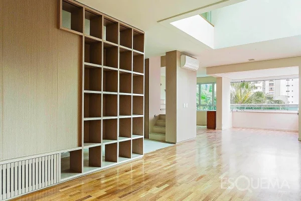 Apartamento duplex, bem localizado, próximo ao Shopping Iguatemi
