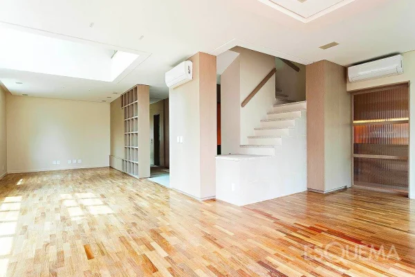 Apartamento duplex, bem localizado, próximo ao Shopping Iguatemi