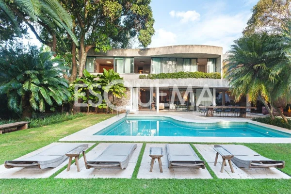 Casa modernista com projeto de Ruy Ohtake