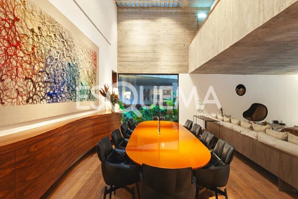 Casa modernista com projeto de Ruy Ohtake