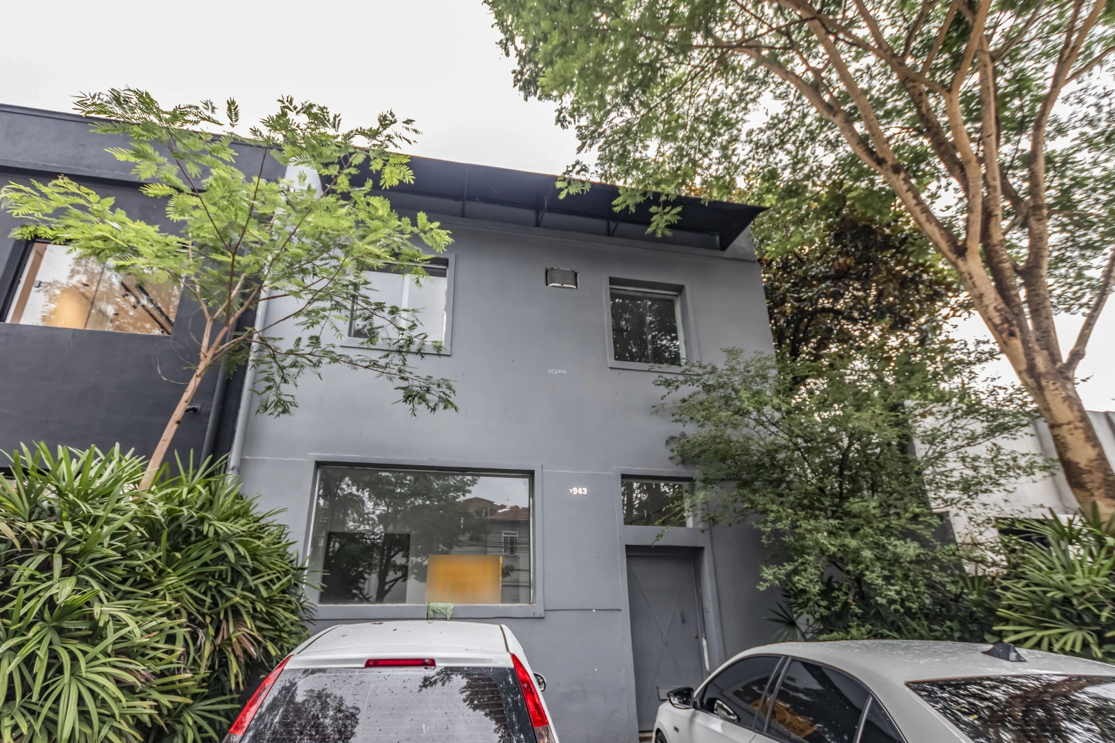 Casa comercial com edícula e jardim - Imagem 1