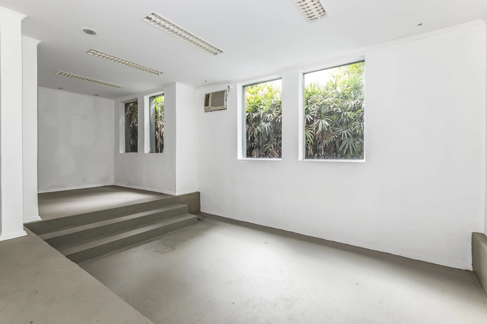 Casa comercial com edícula e jardim - Imagem 2