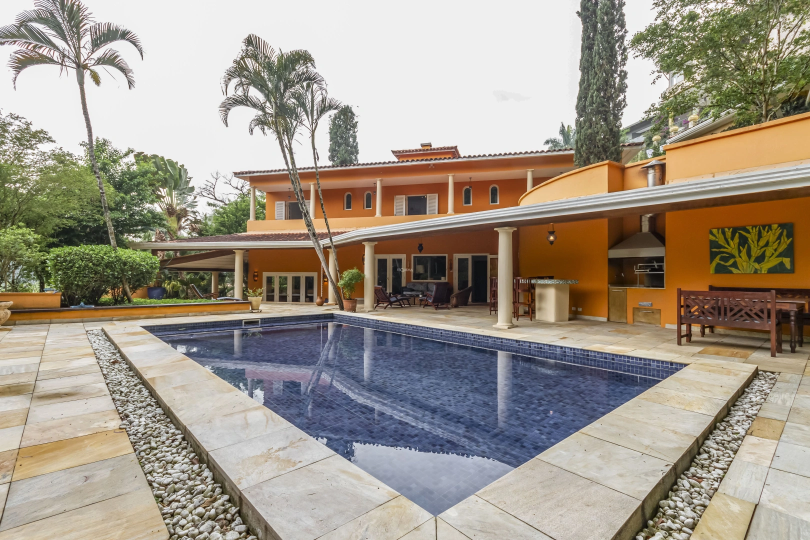 Casa em condomínio fechado e com segurança - Imagem 1