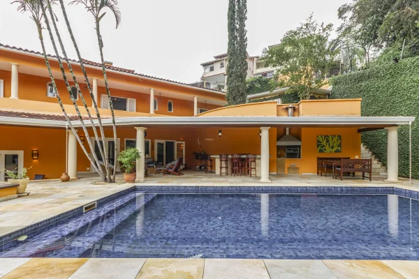 Casa em condomínio fechado e com segurança