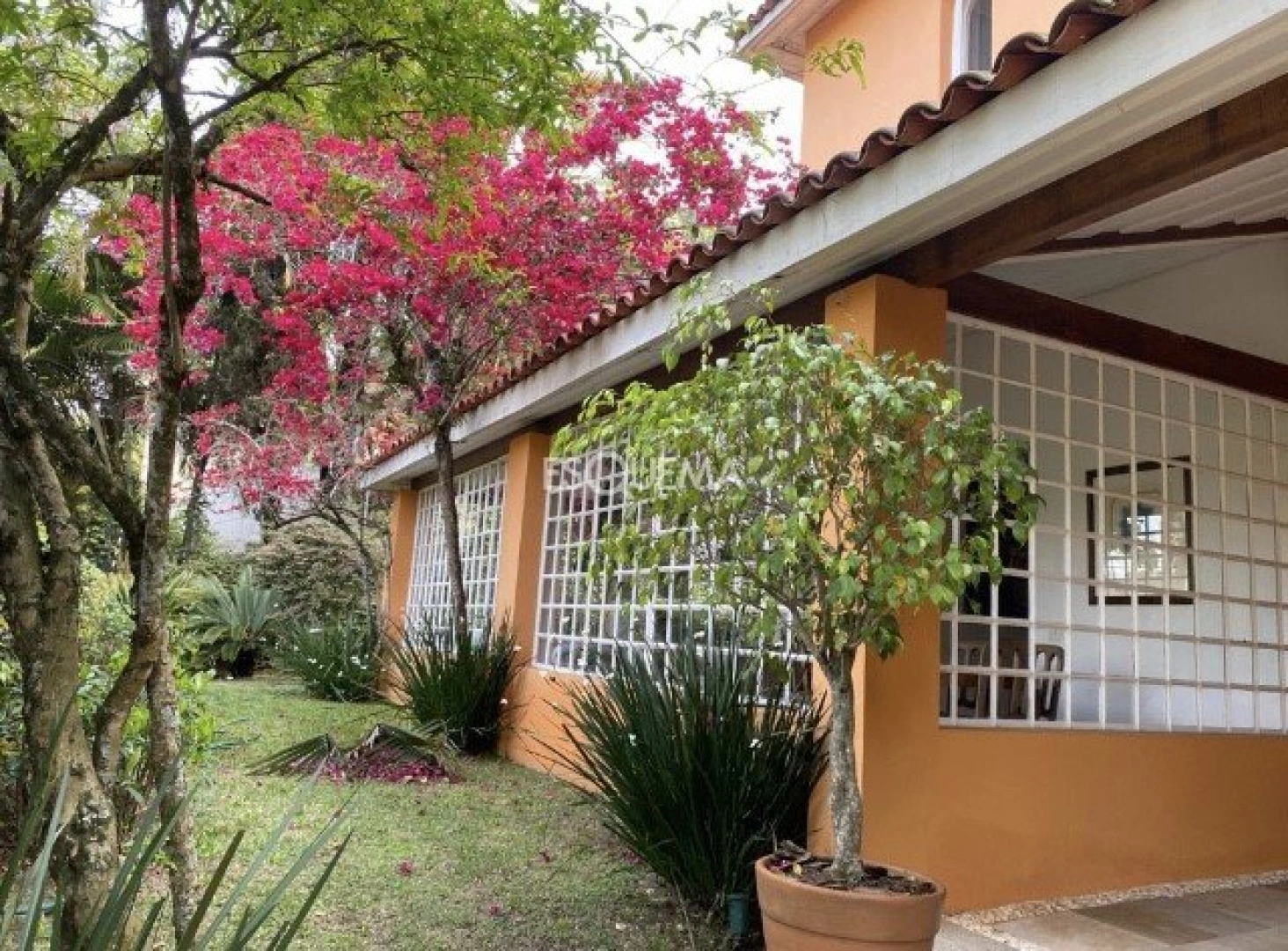 Casa em condomínio fechado e com segurança - Imagem 7