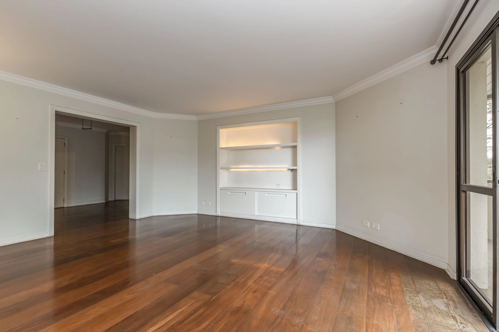 Apartamento amplo em rua arborizada - Imagem 11