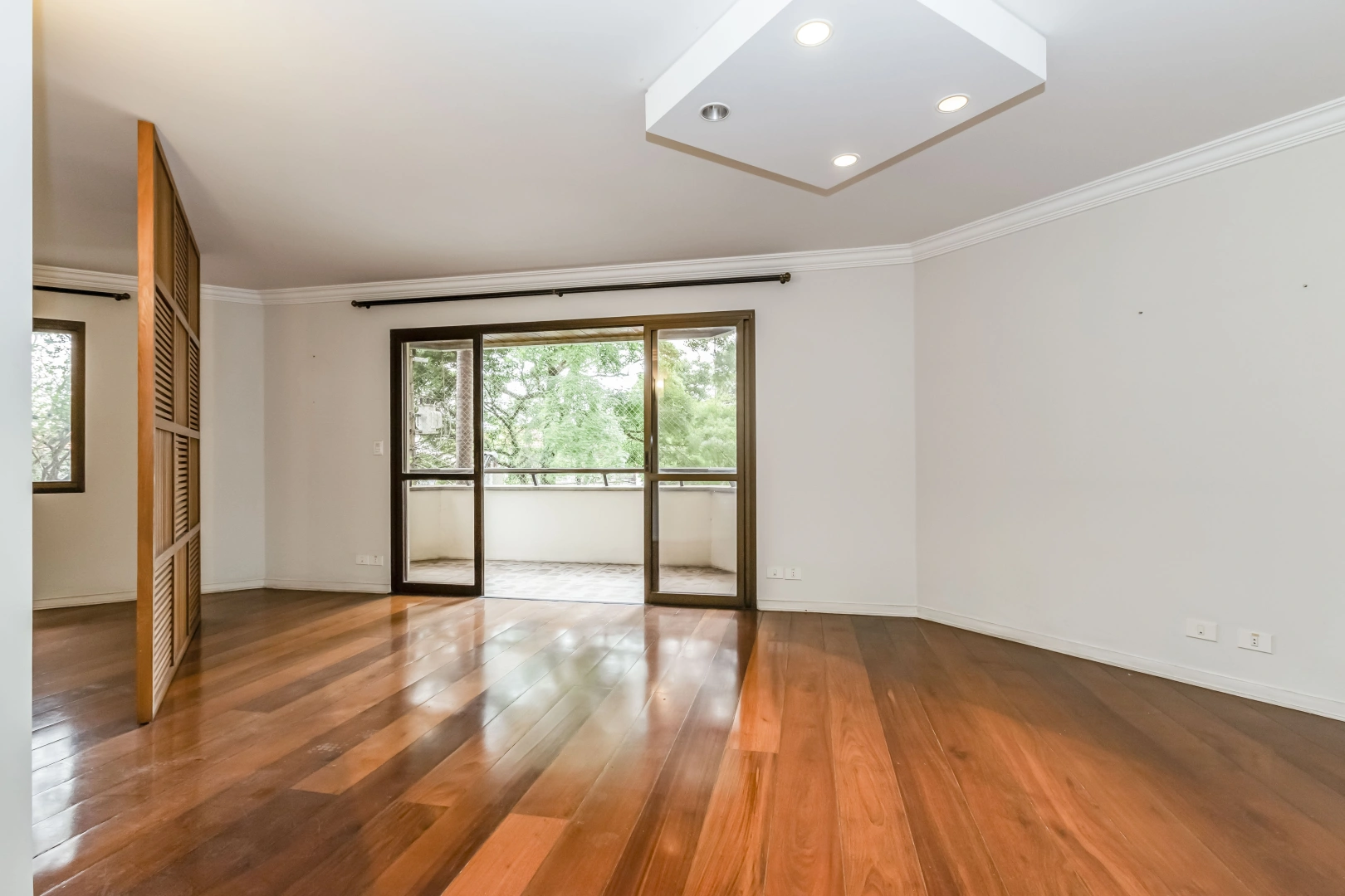 Apartamento amplo em rua arborizada - Imagem 13