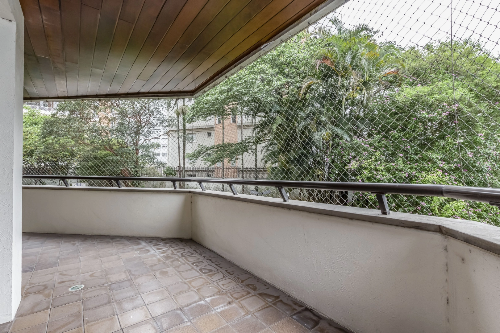 Apartamento amplo em rua arborizada - Imagem 6