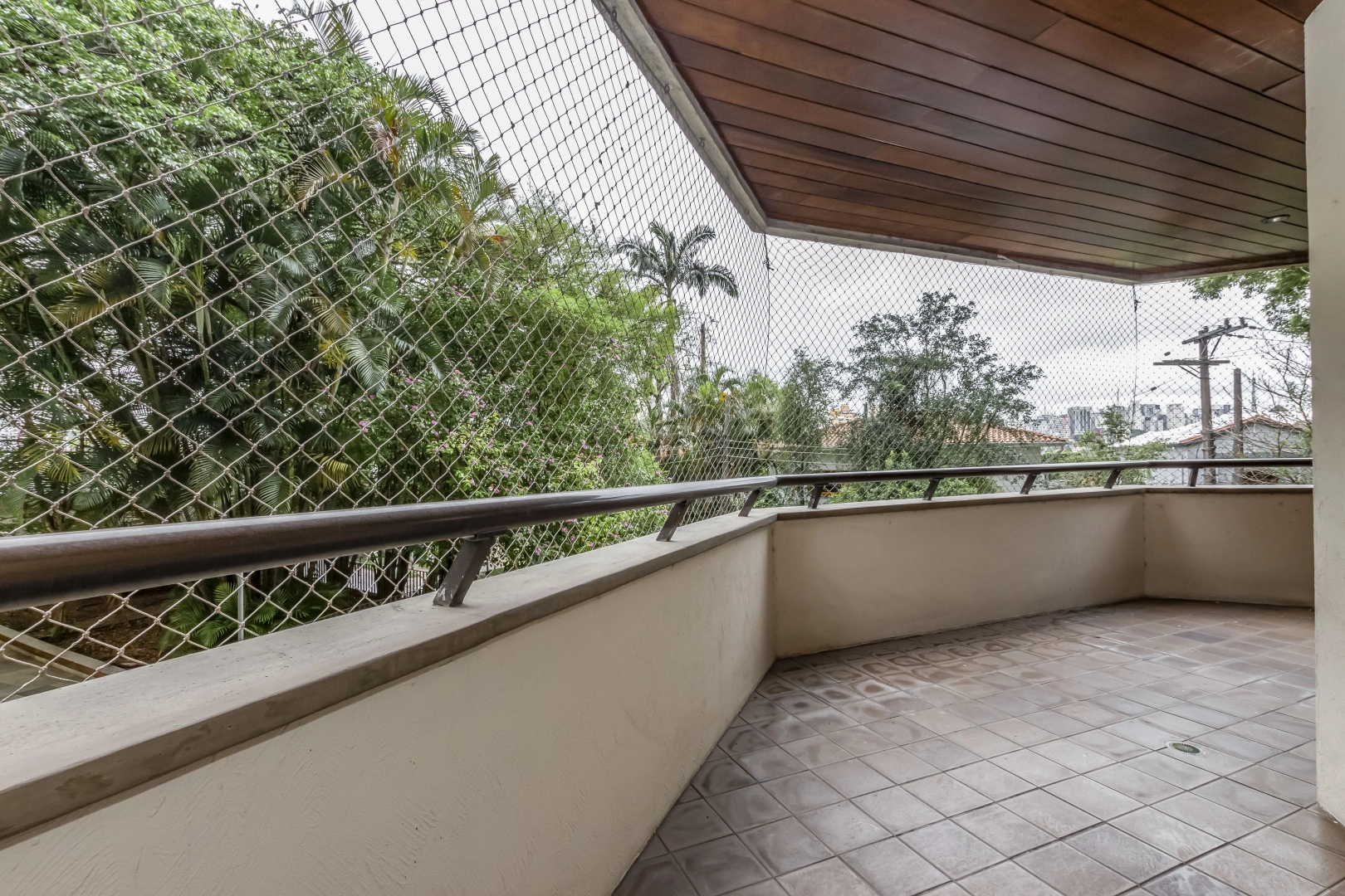 Apartamento amplo em rua arborizada - Imagem 7