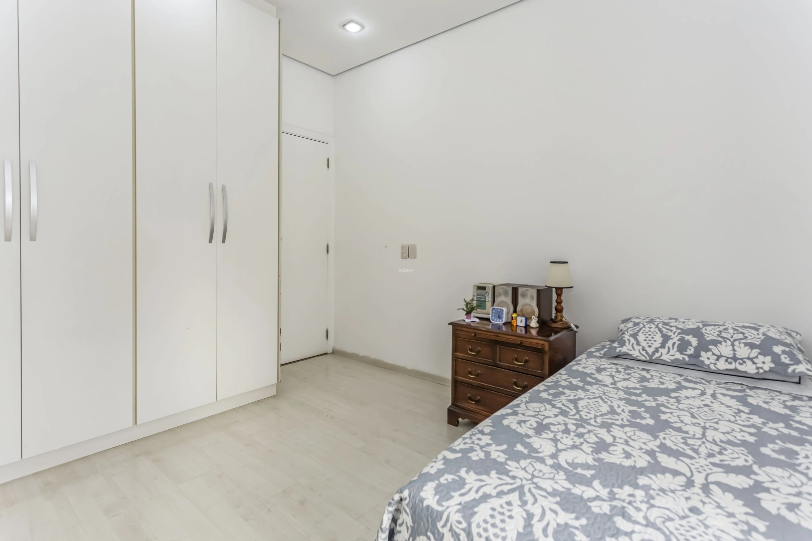 Casa reformada em rua arborizada - Imagem 13