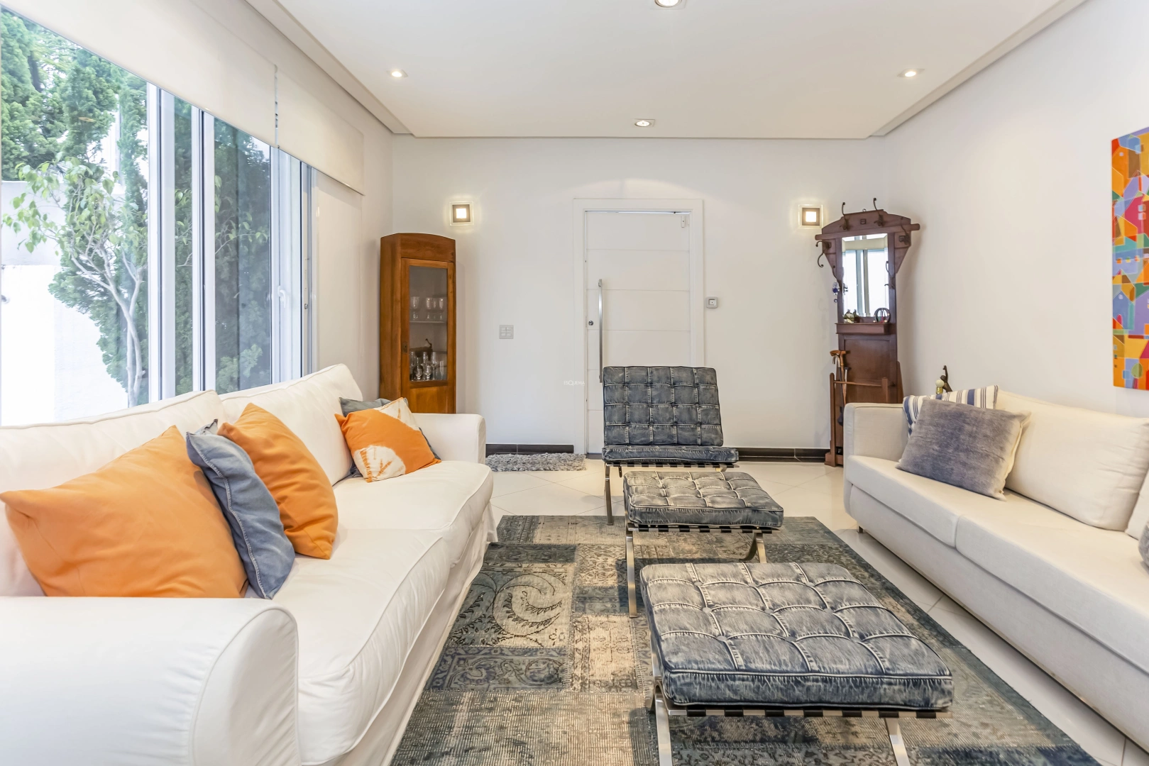 Casa reformada em rua arborizada - Imagem 4