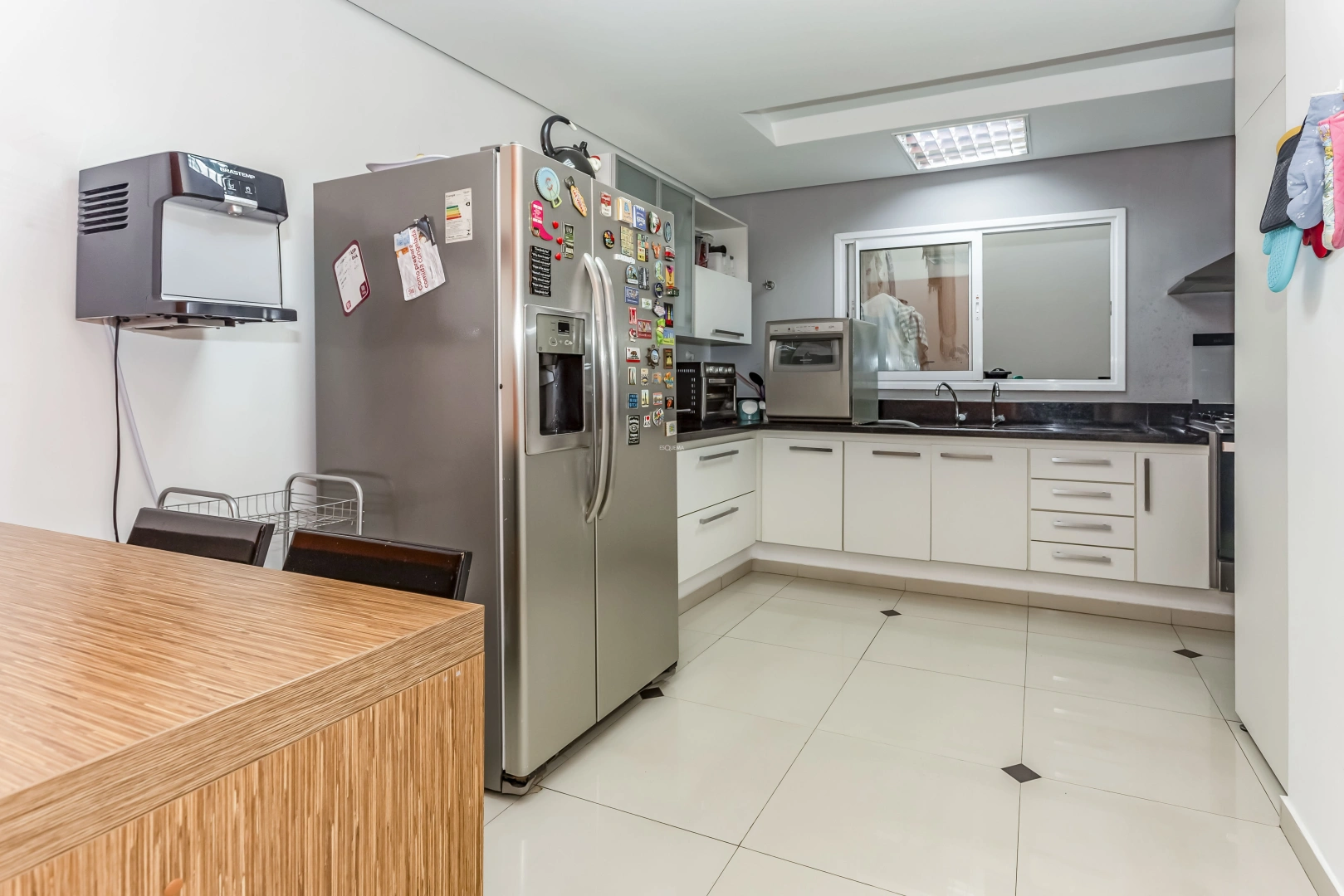 Casa reformada em rua arborizada - Imagem 7