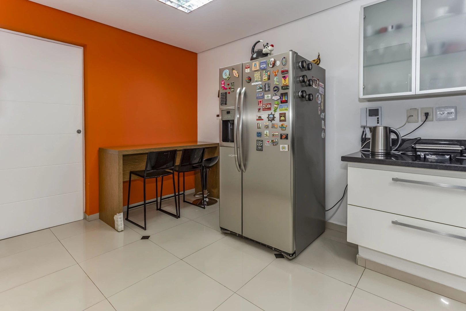 Casa reformada em rua arborizada - Imagem 8