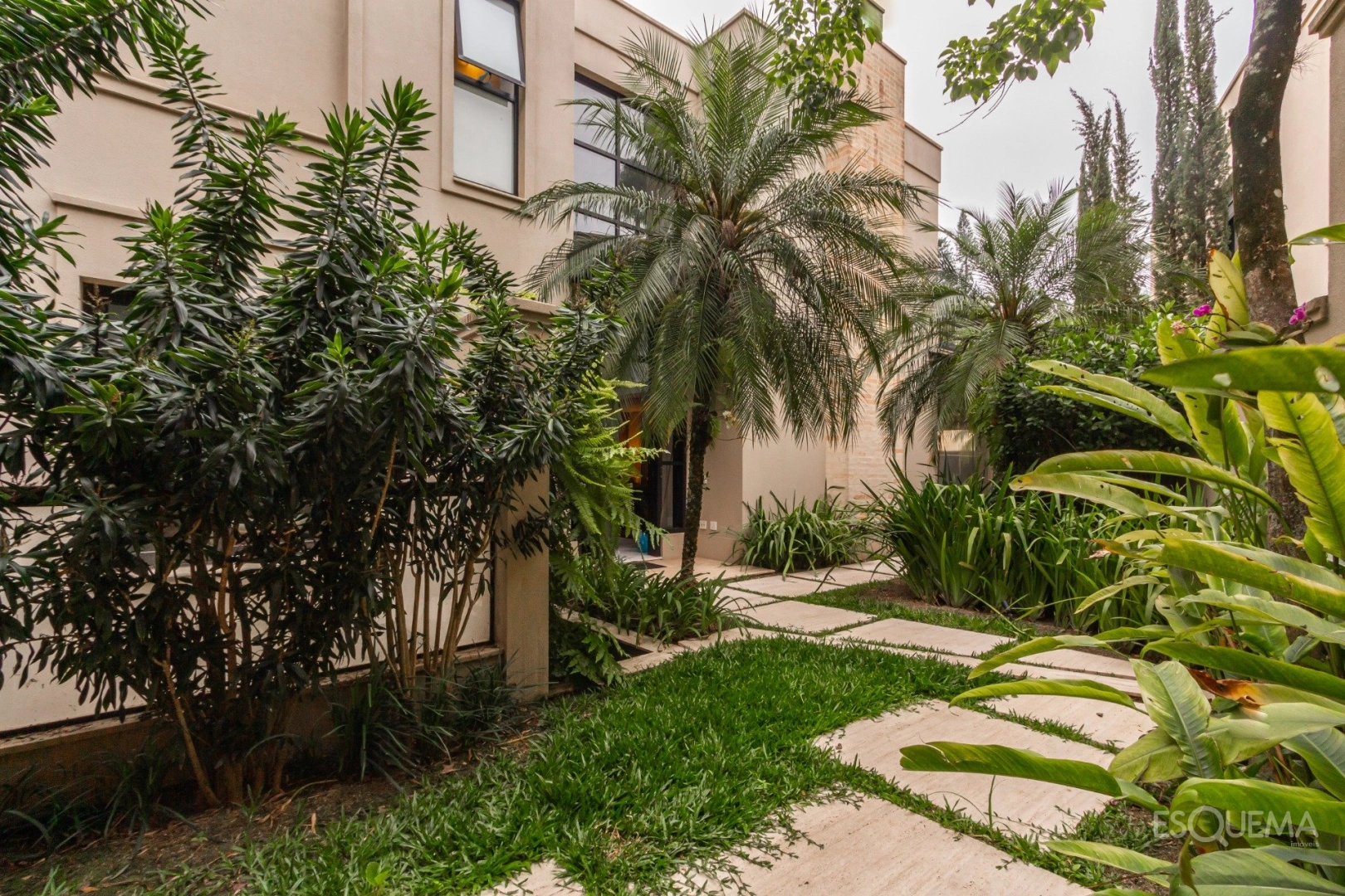 Casa assinada por João Armentano em condomínio com apenas 8 casas - Imagem 10