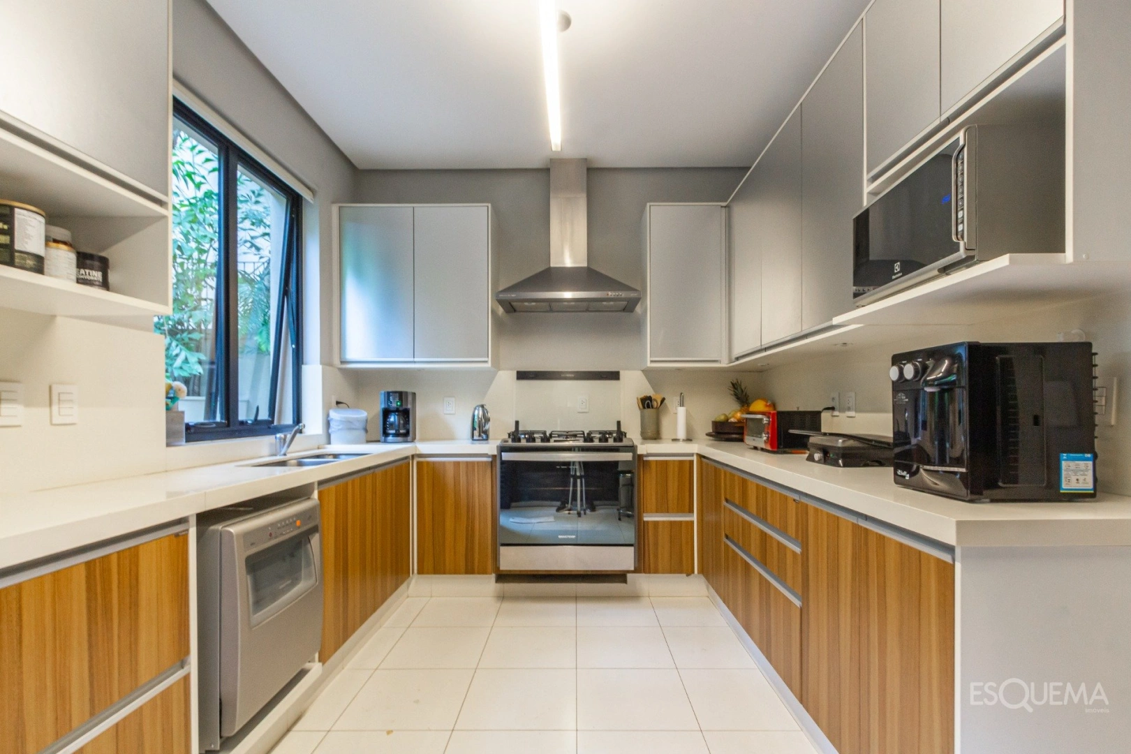 Casa assinada por João Armentano em condomínio com apenas 8 casas - Imagem 13
