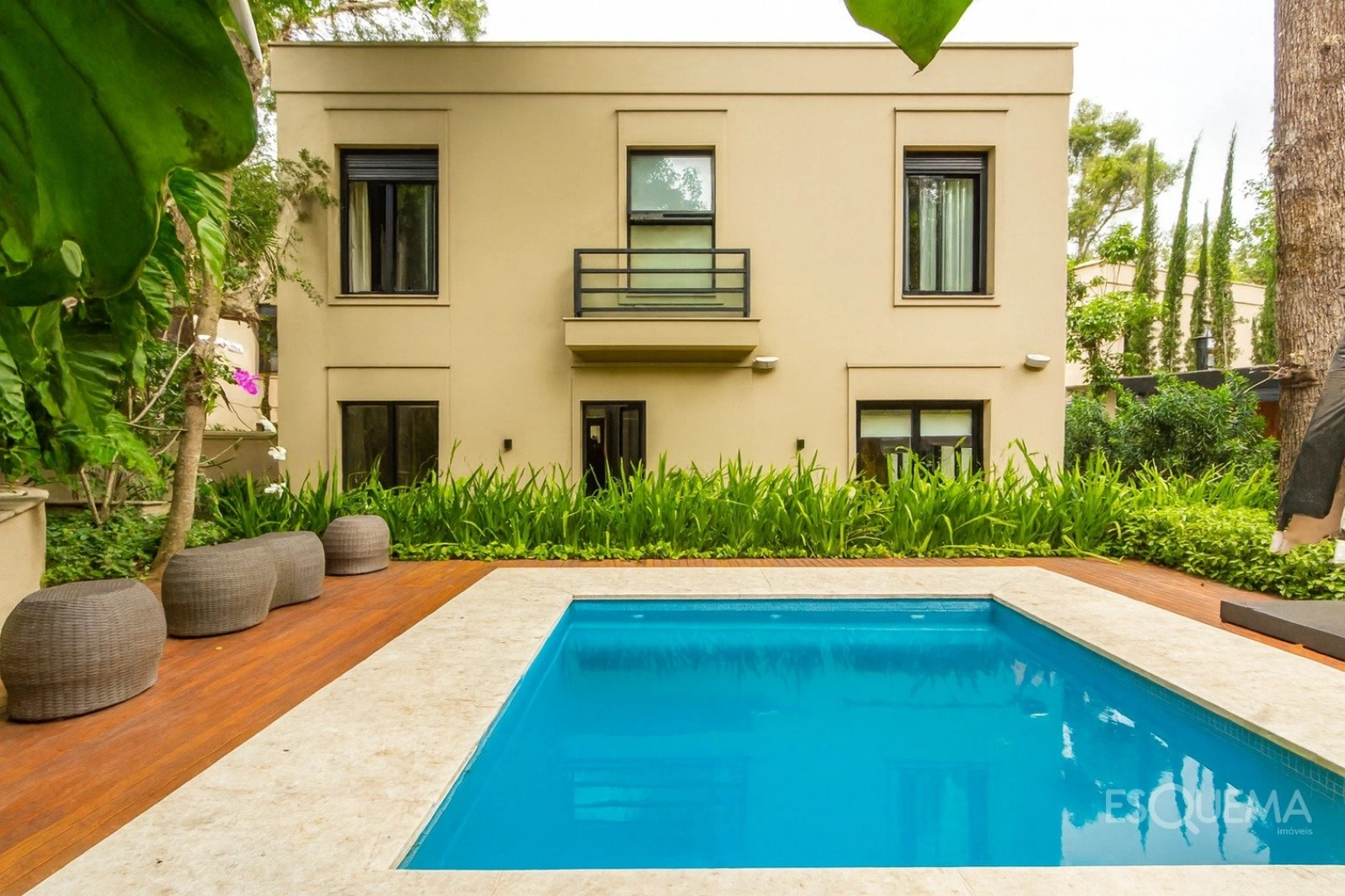 Casa assinada por João Armentano em condomínio com apenas 8 casas - Imagem 1