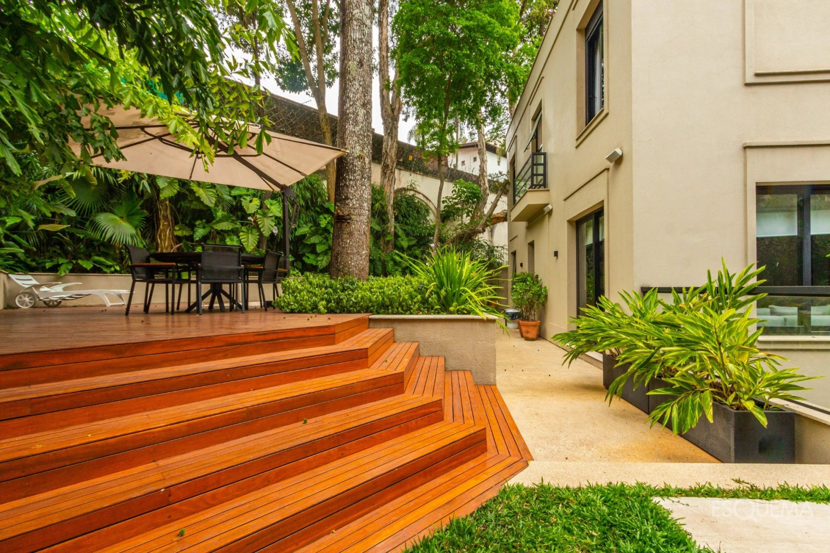 Casa assinada por João Armentano em condomínio com apenas 8 casas - Imagem 3