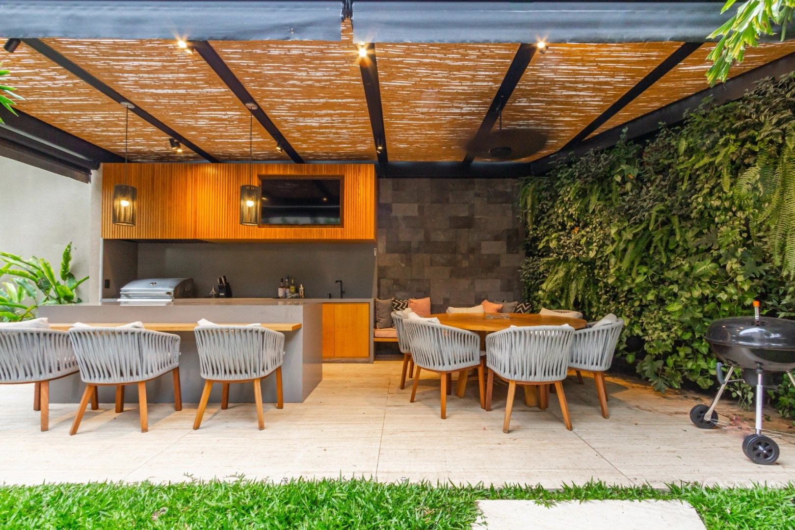 Casa assinada por João Armentano em condomínio com apenas 8 casas - Imagem 7