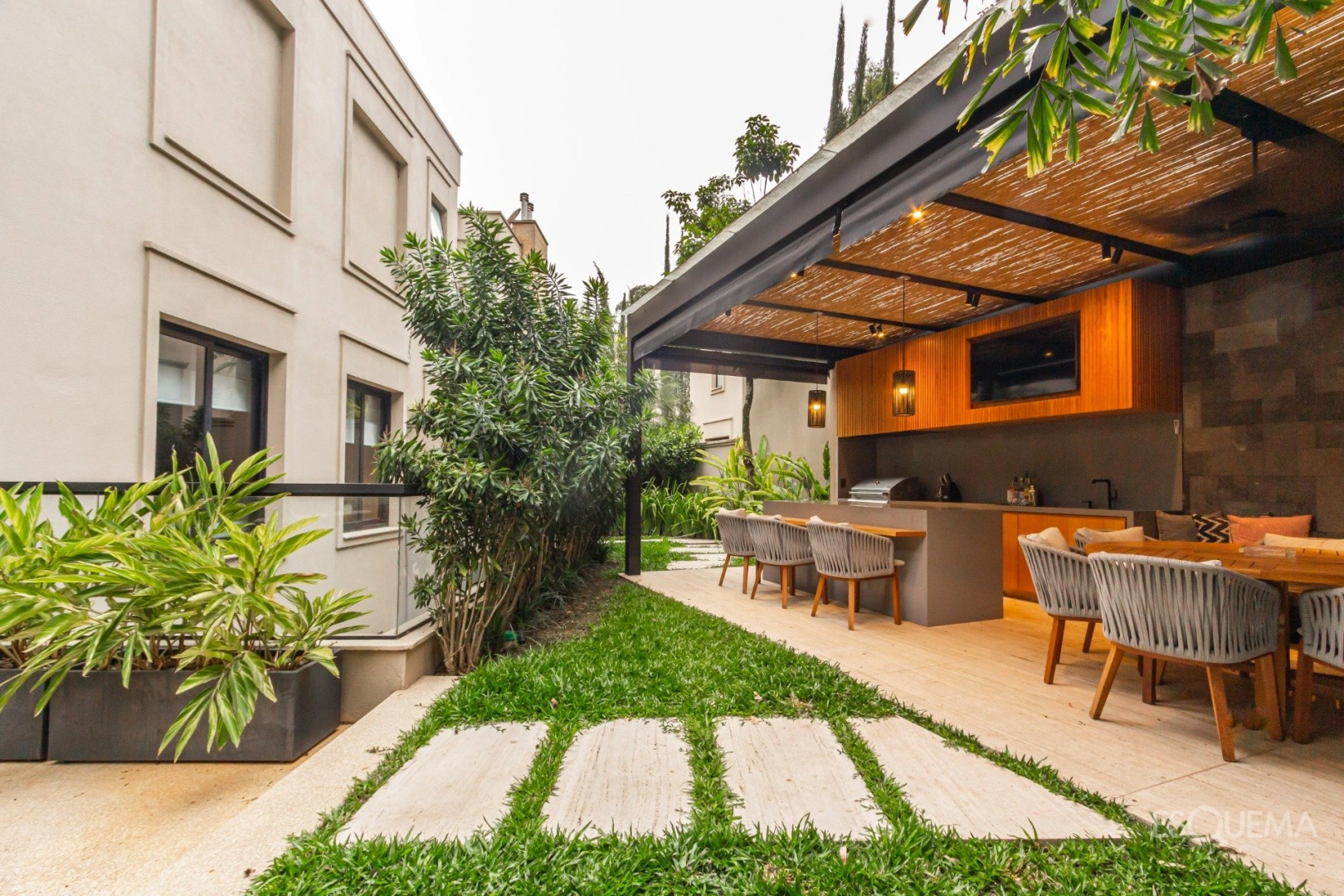 Casa assinada por João Armentano em condomínio com apenas 8 casas - Imagem 8
