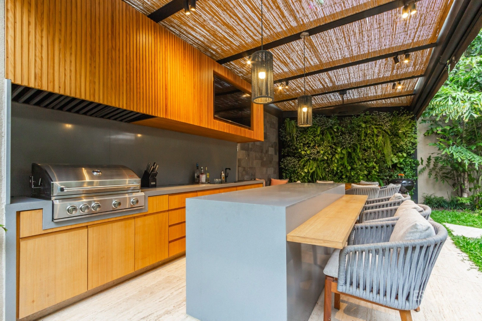 Casa assinada por João Armentano em condomínio com apenas 8 casas - Imagem 9