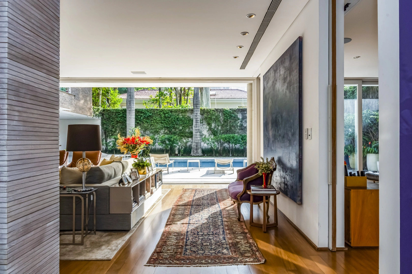 Casa contemporânea com projeto Roberto Aflalo - Imagem 11