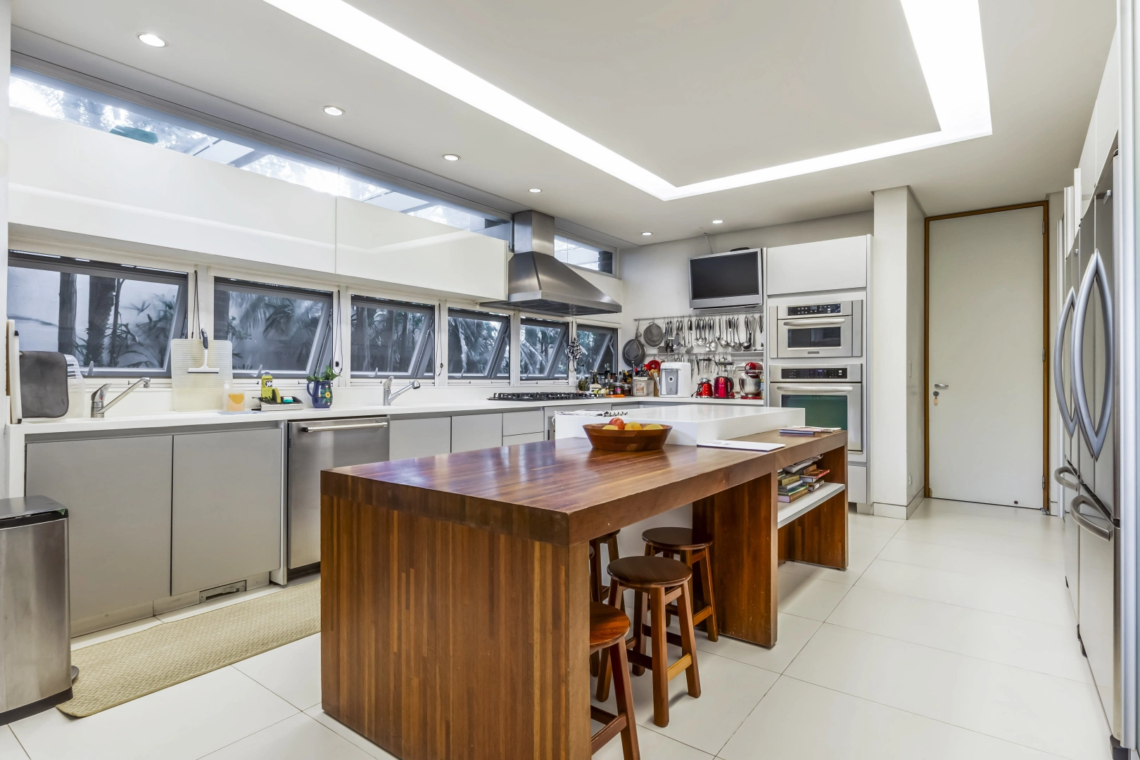 Casa contemporânea com projeto Roberto Aflalo - Imagem 14