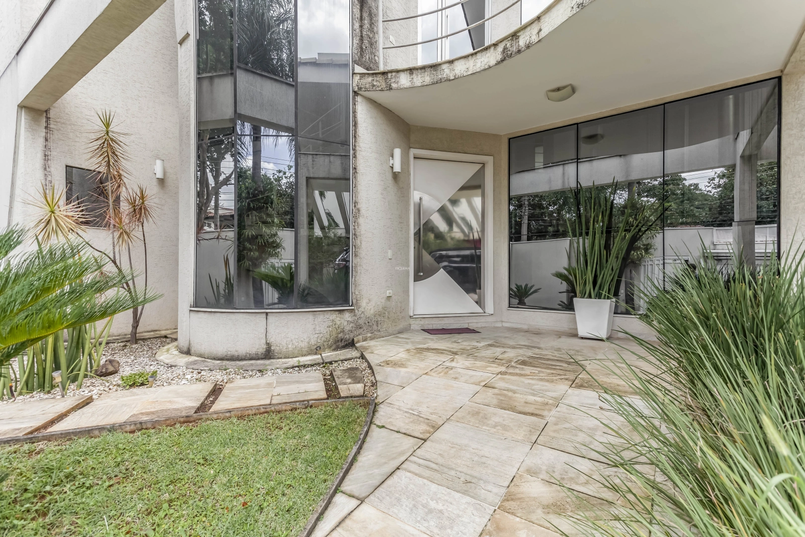 Casa em excelente localização - Imagem 11