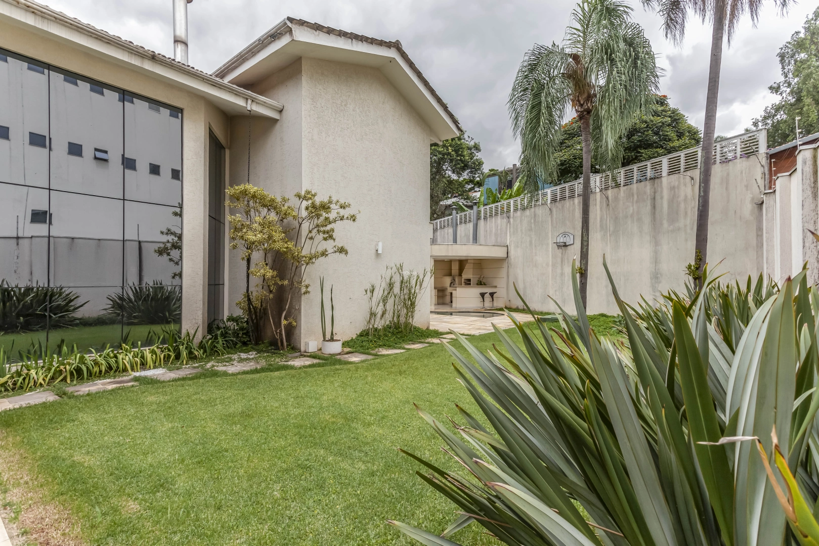 Casa em excelente localização - Imagem 13