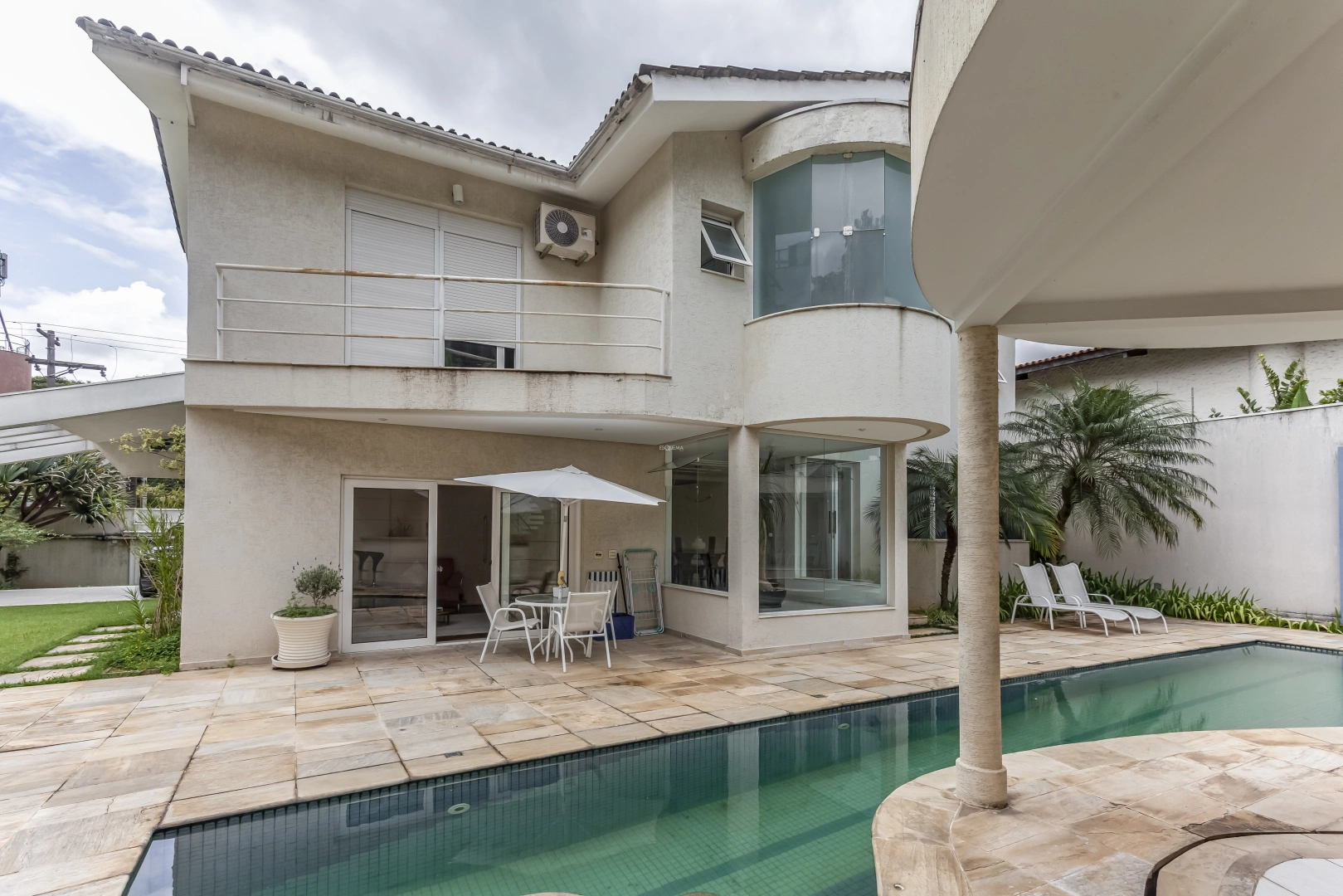 Casa em excelente localização - Imagem 1
