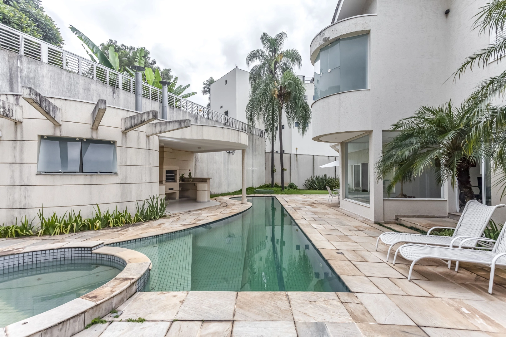 Casa em excelente localização - Imagem 3