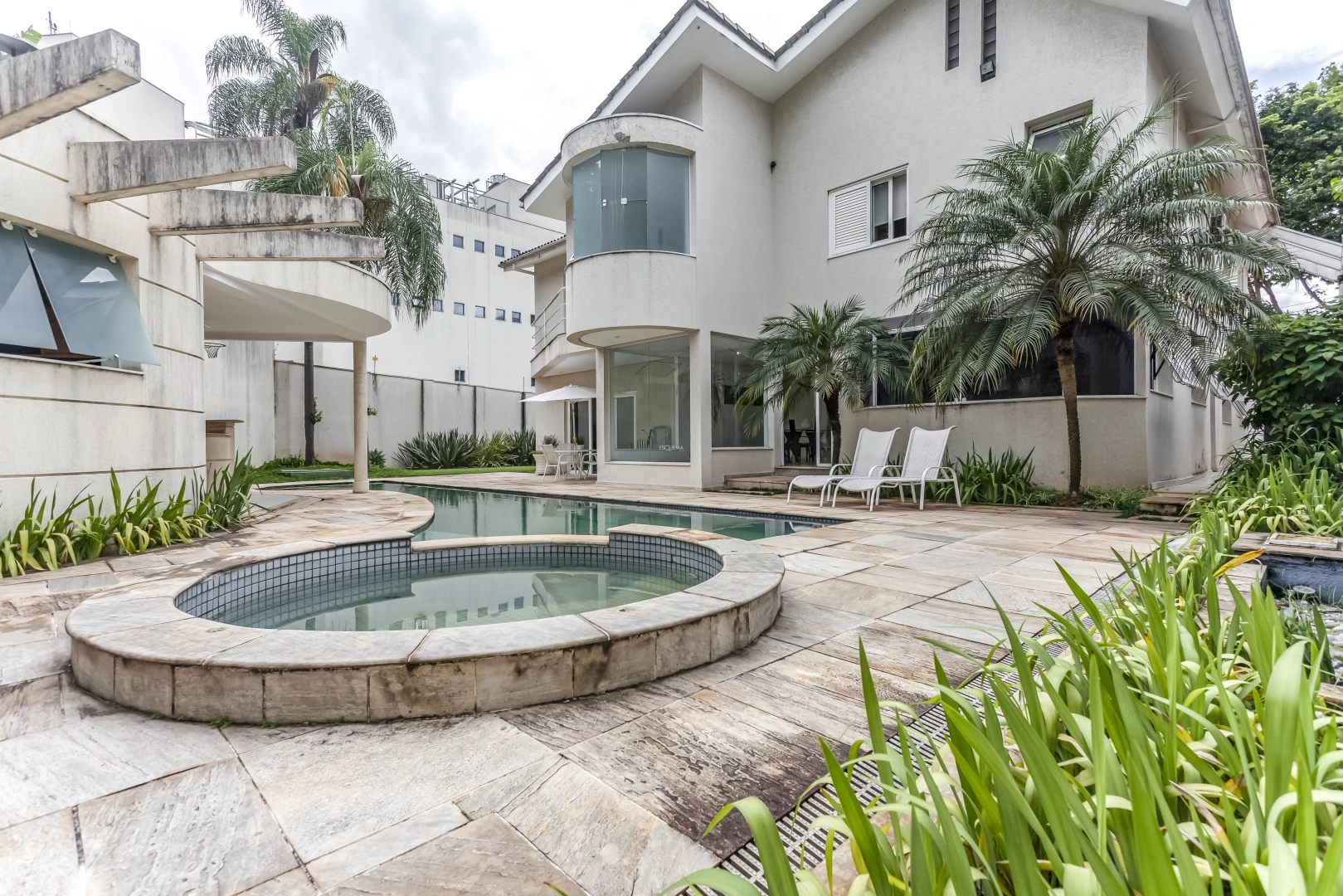 Casa em excelente localização - Imagem 4