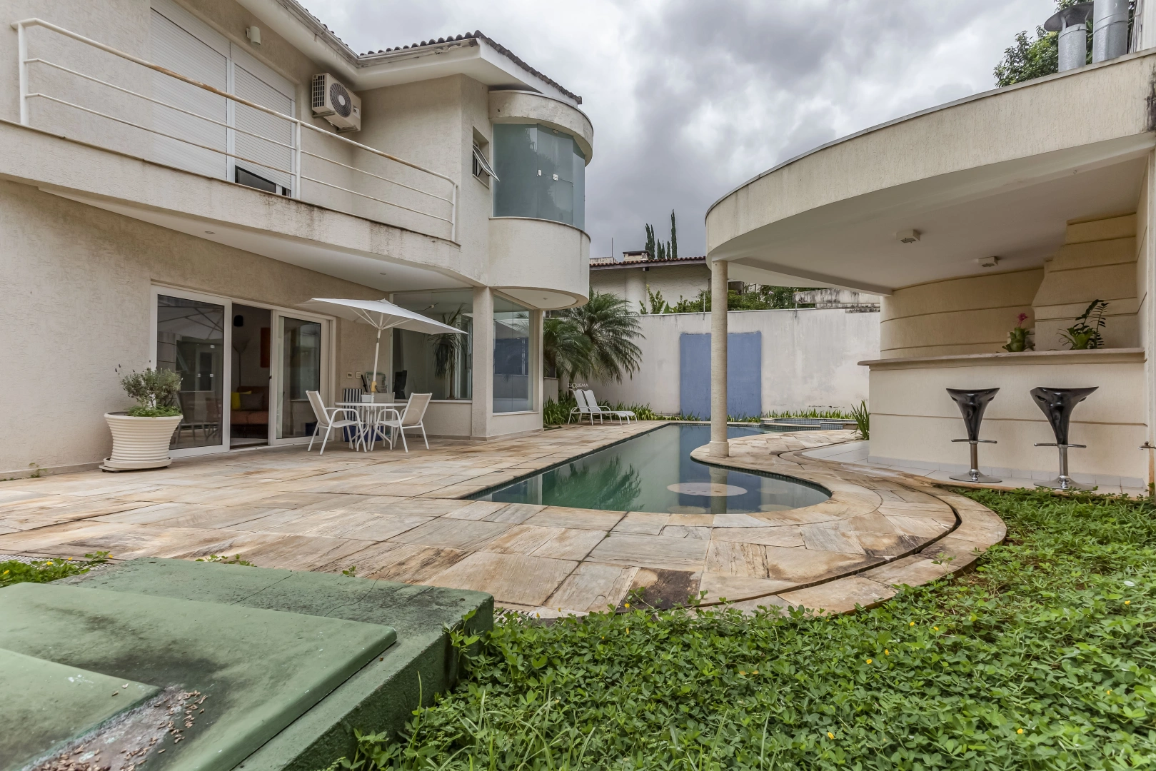 Casa em excelente localização - Imagem 7