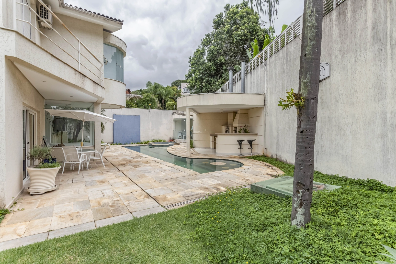 Casa em excelente localização - Imagem 9