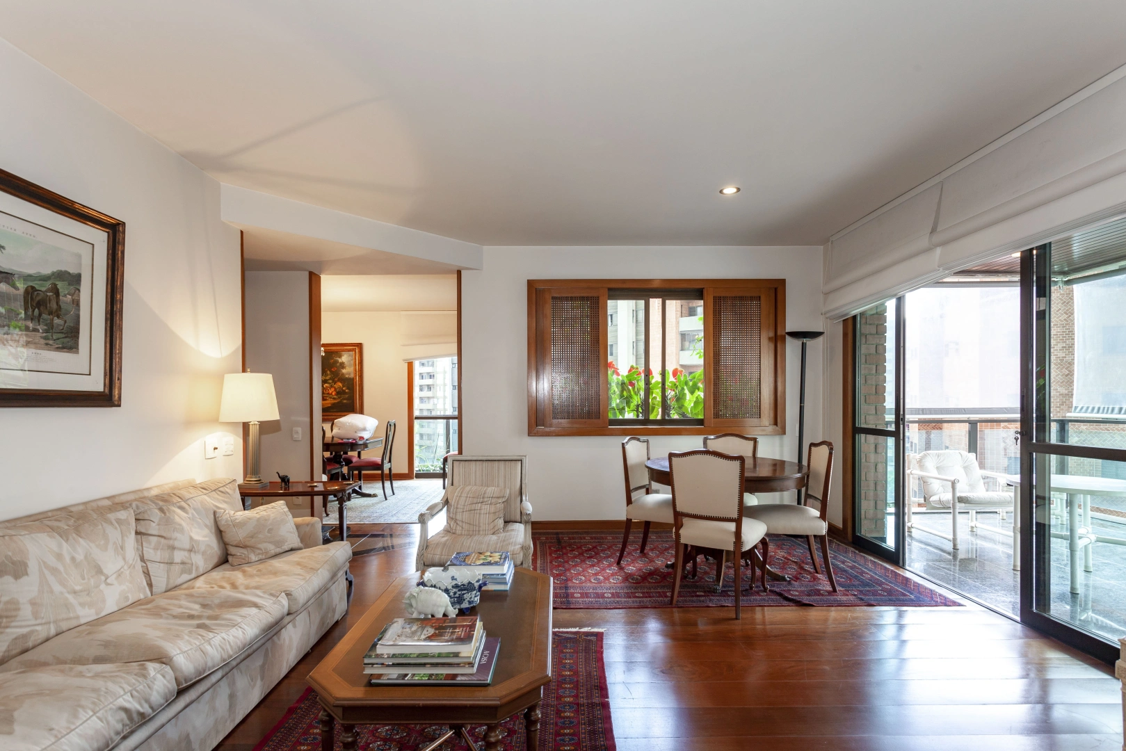 Apartamento amplo em rua cobiçada em Moema - Imagem 12
