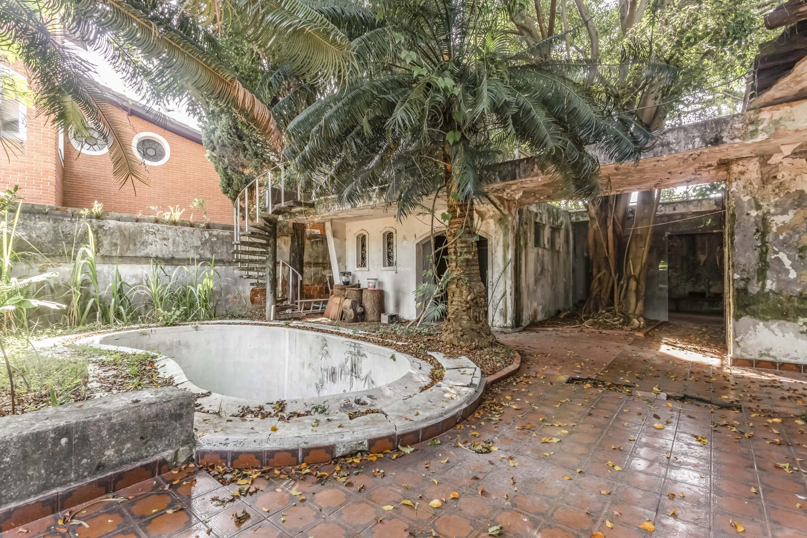 Casa para demolição em ótimo terreno - Imagem 1