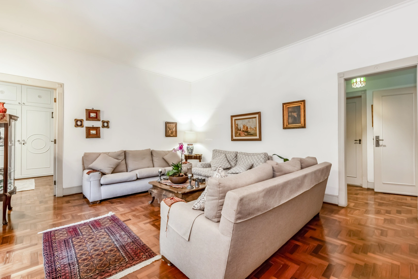 Casa térrea com fachada neoclássica - Imagem 10