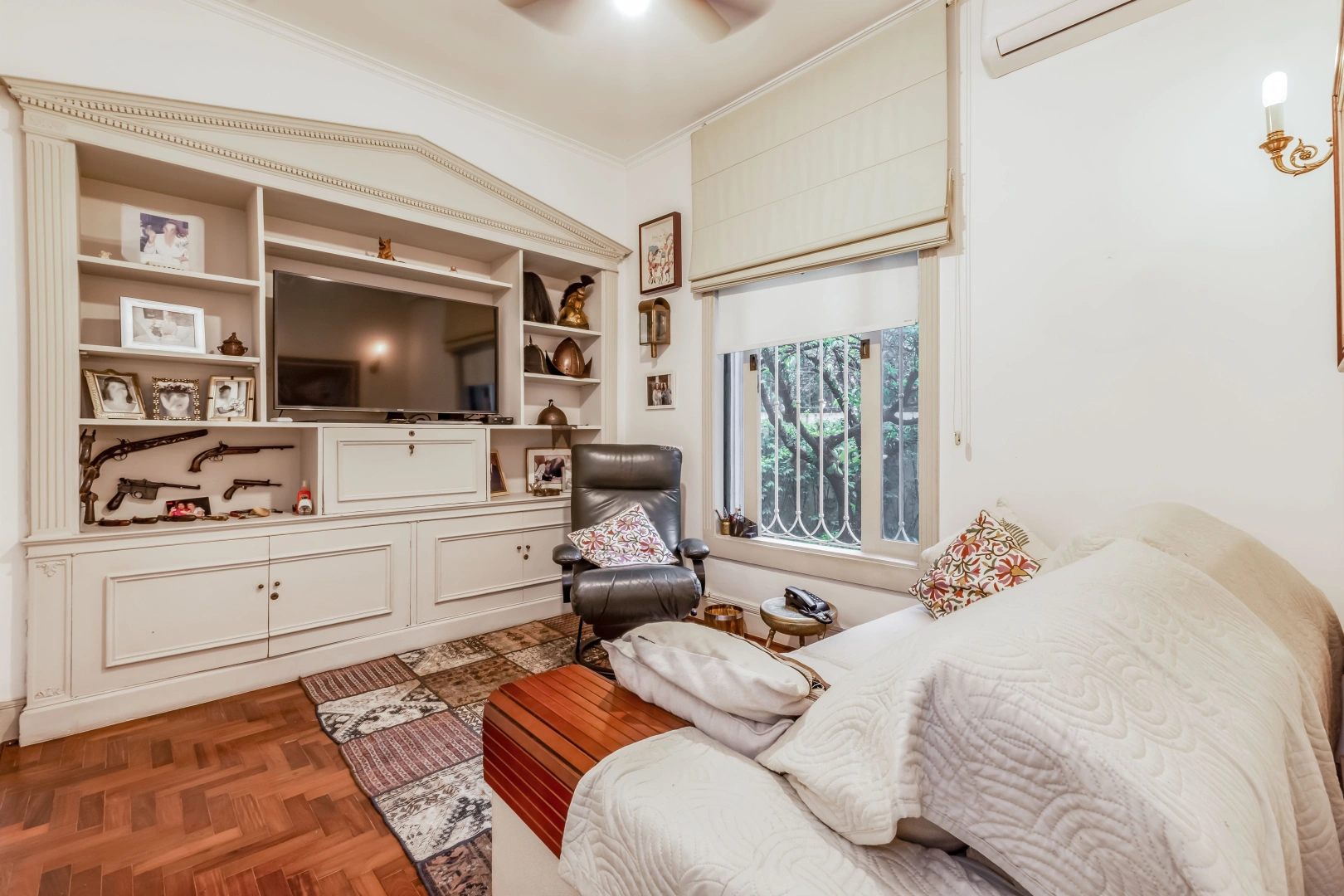 Casa térrea com fachada neoclássica - Imagem 11