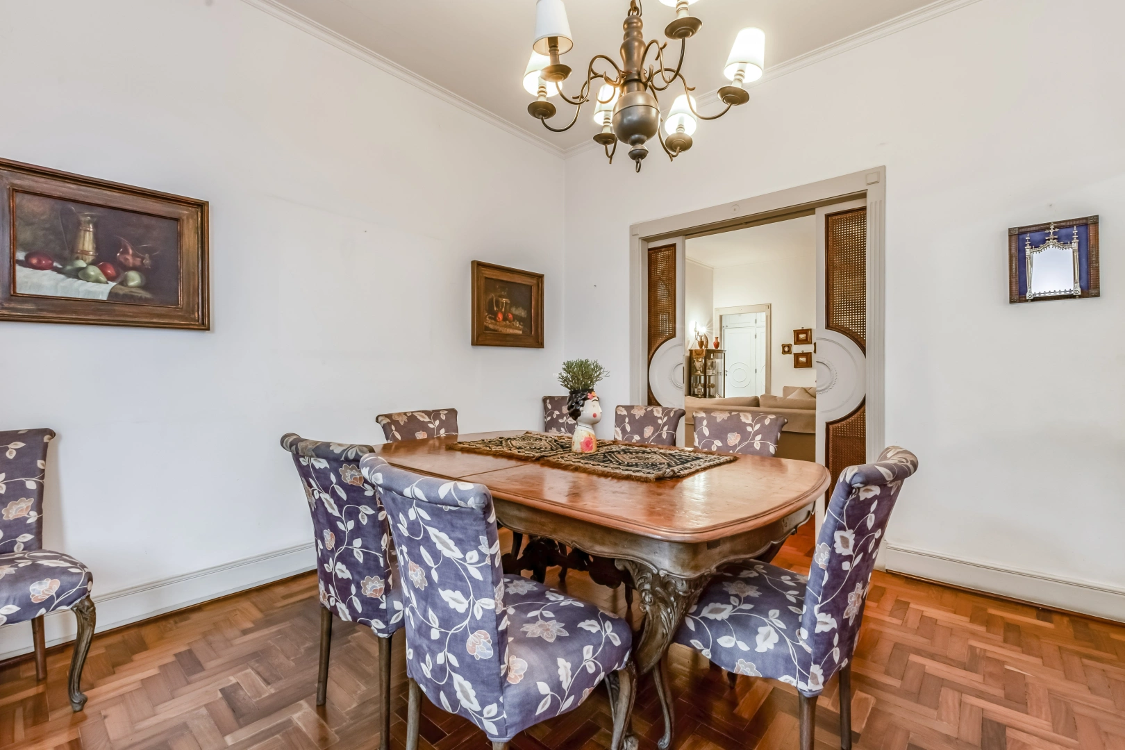 Casa térrea com fachada neoclássica - Imagem 12