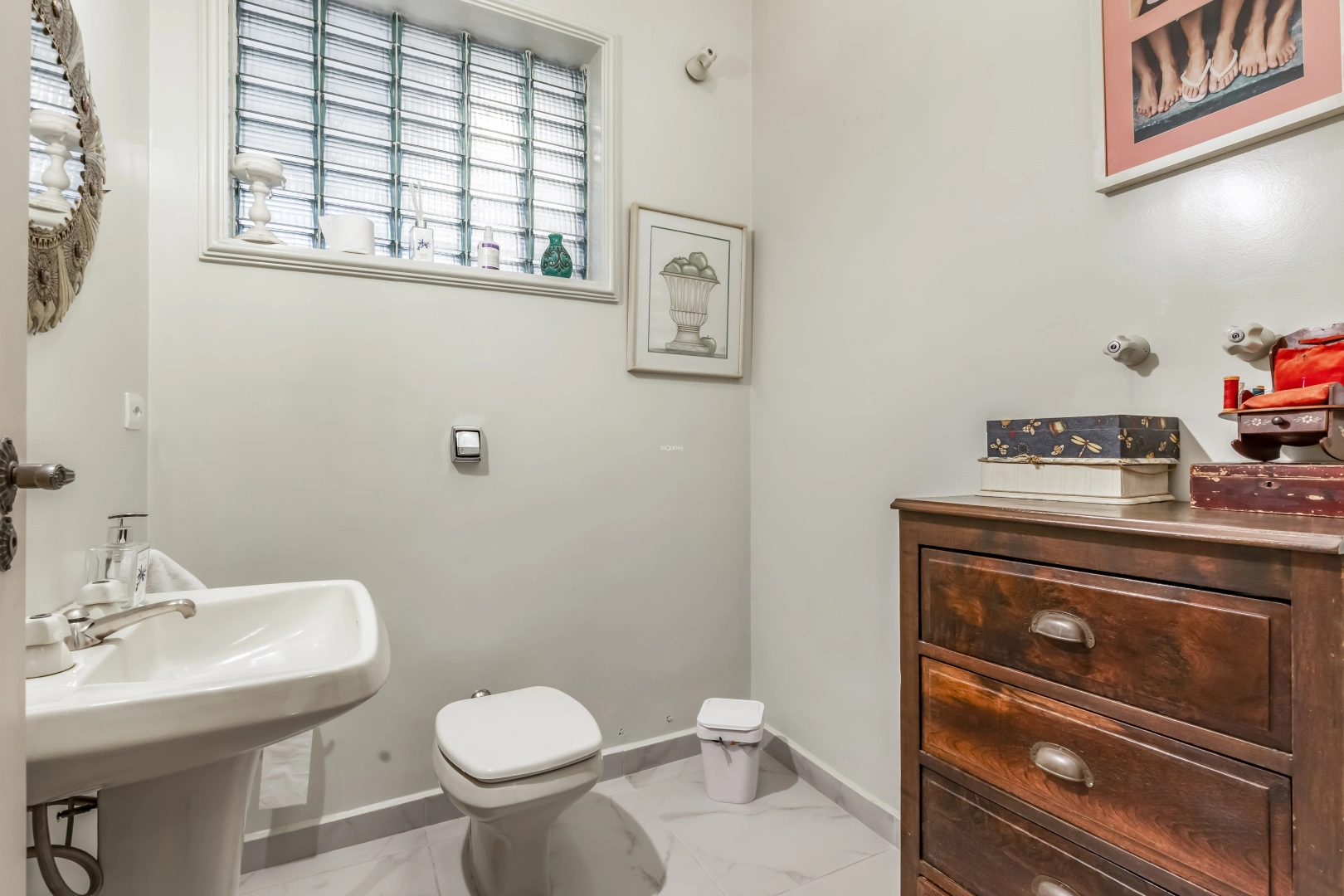 Casa térrea com fachada neoclássica - Imagem 13