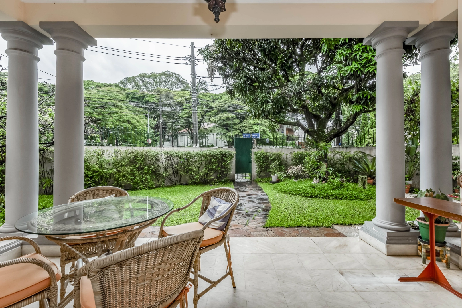 Casa térrea com fachada neoclássica - Imagem 4