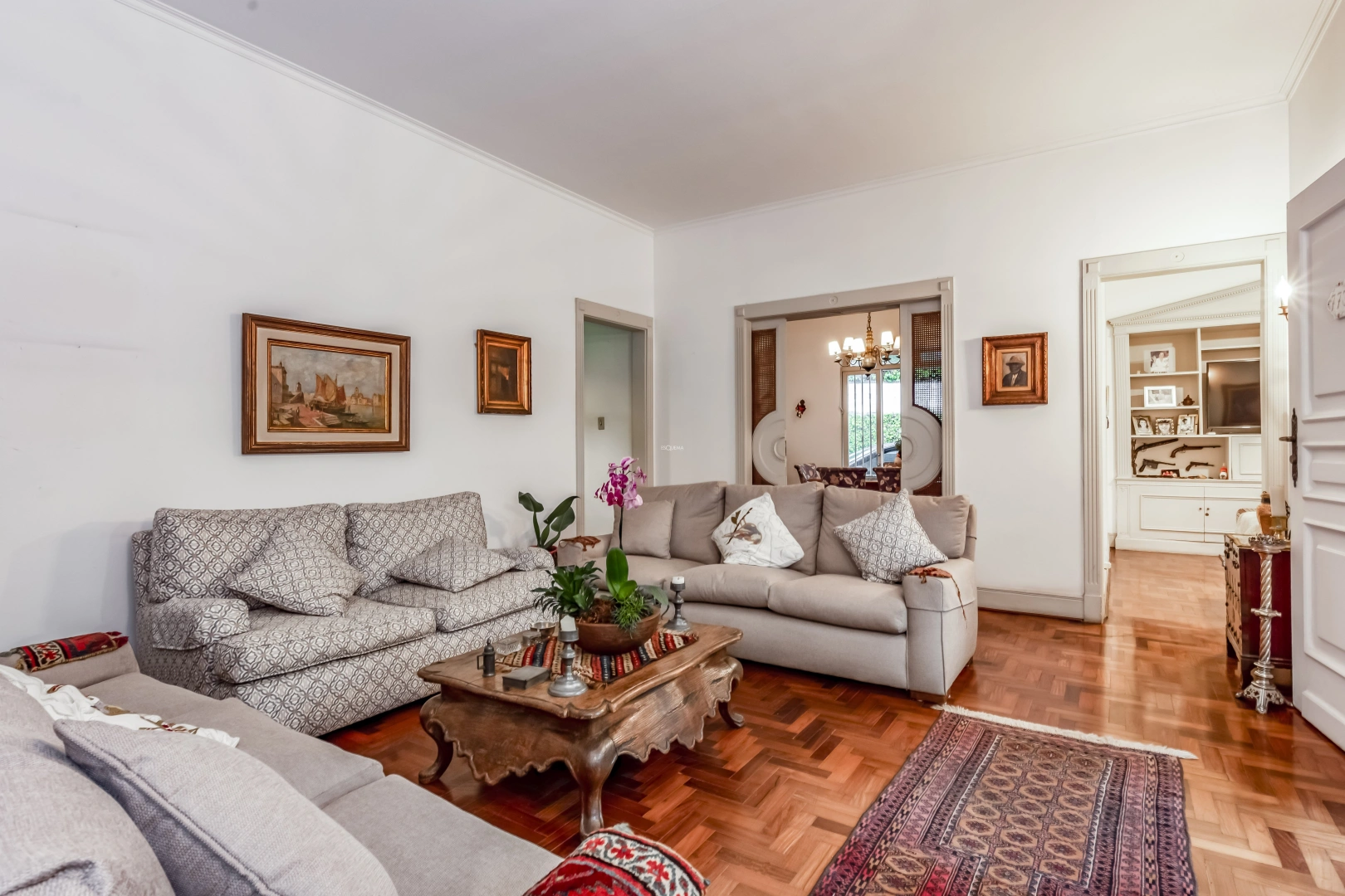 Casa térrea com fachada neoclássica - Imagem 9