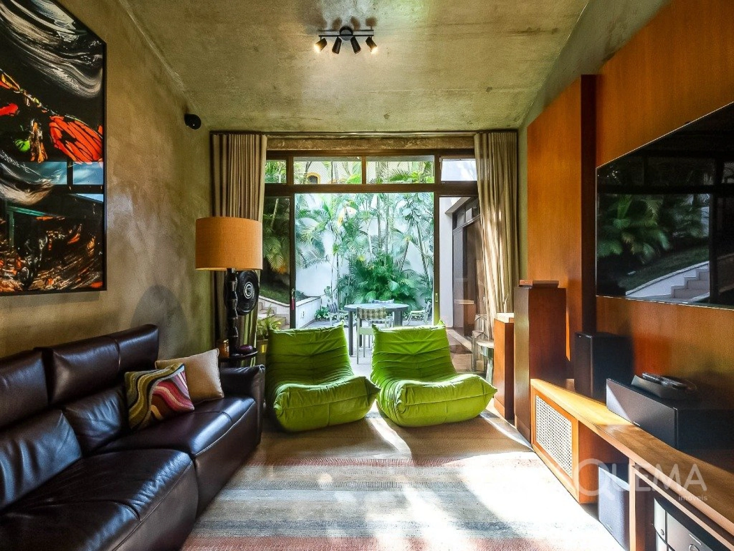 Casa contemporânea com projeto em rua fechada no Real Parque - Imagem 15