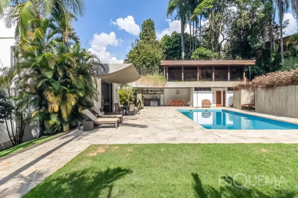 Casa contemporânea com projeto em rua fechada no Real Parque
